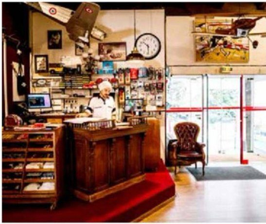Recveption - Warm lighting, cozy ambiance, and lots of decor.